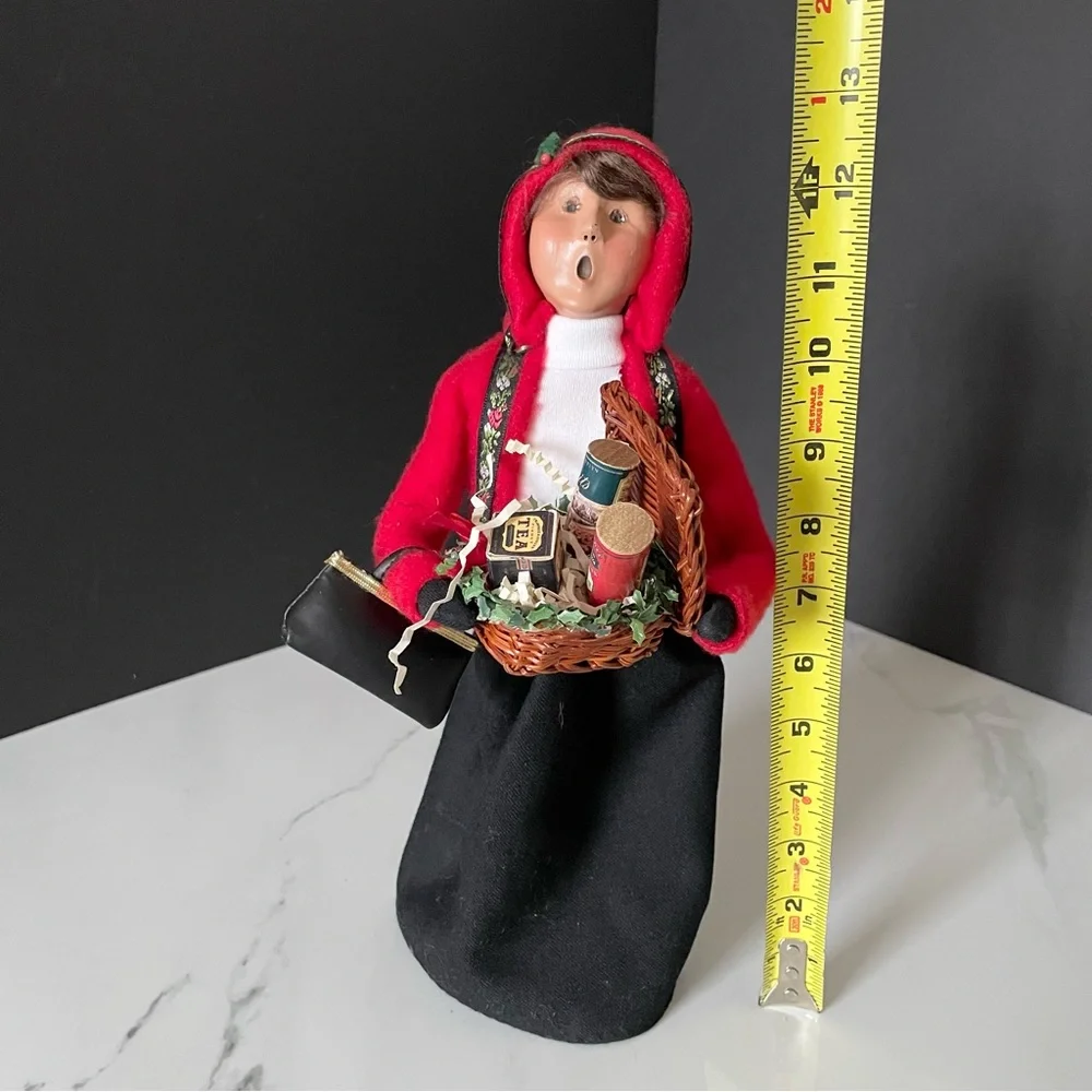 Traditional Shopper Woman with Basket - Caroler by Byers' Choice